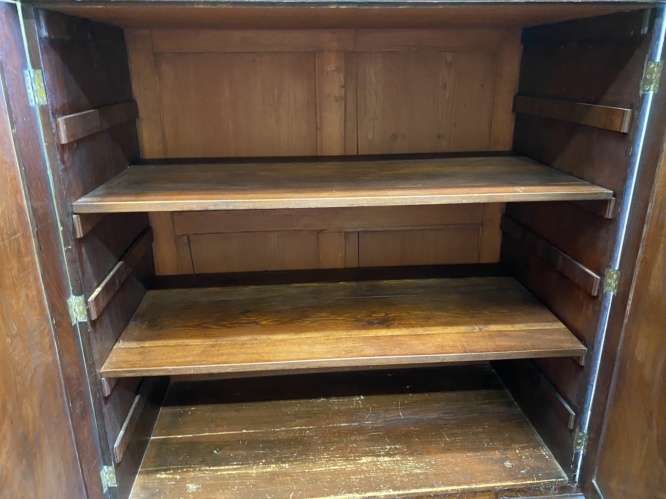 A George III mahogany linen press, width 122cm, depth 62cm, height 185cm